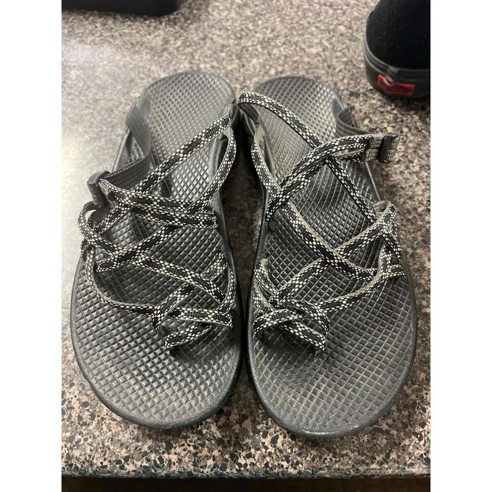 chacos black/white sandal no back strap size 8
